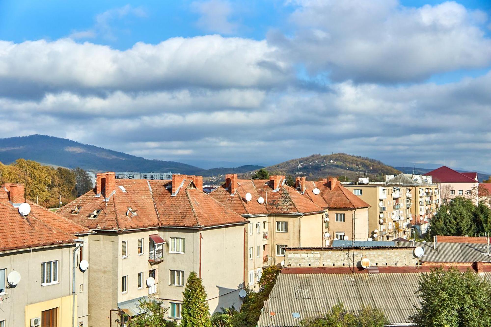 Яскраві Сучасні Апартаменти Для Молодих Та Активних Mukacheve Exterior photo